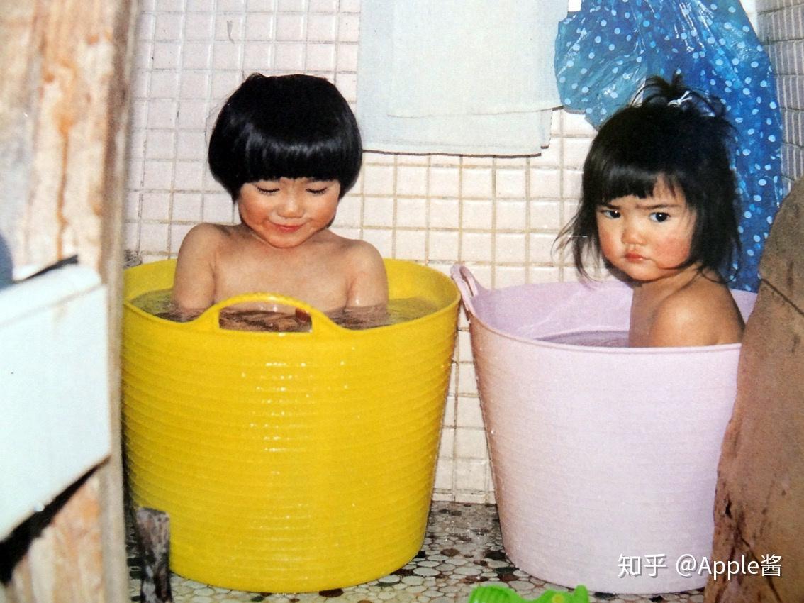 小女孩拍艺术照时为什么要光着脚为什么不配鞋子