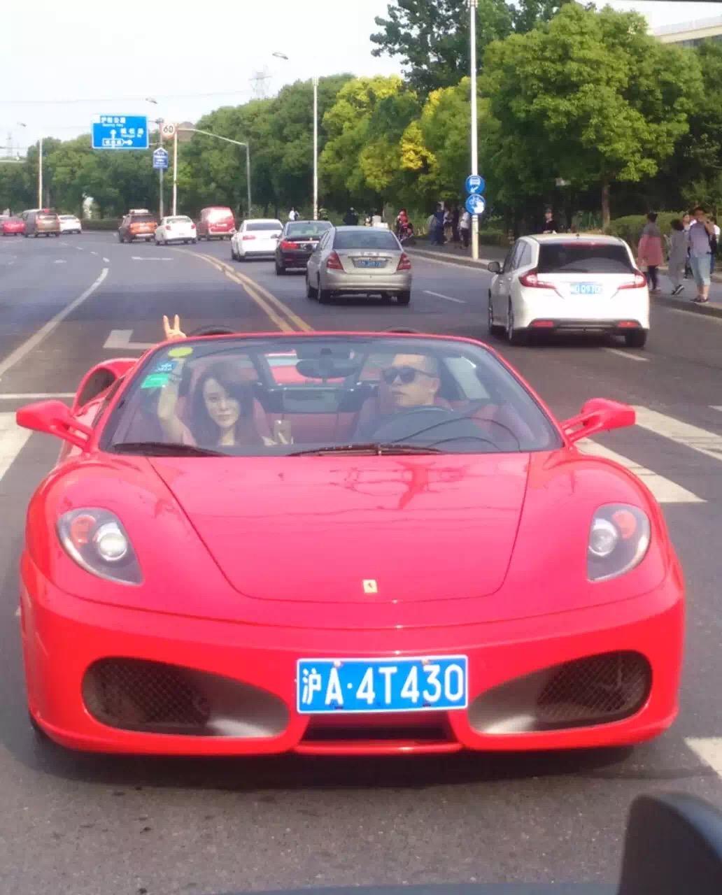 为什么有人愿意给女主播送价值过万的虚拟礼物