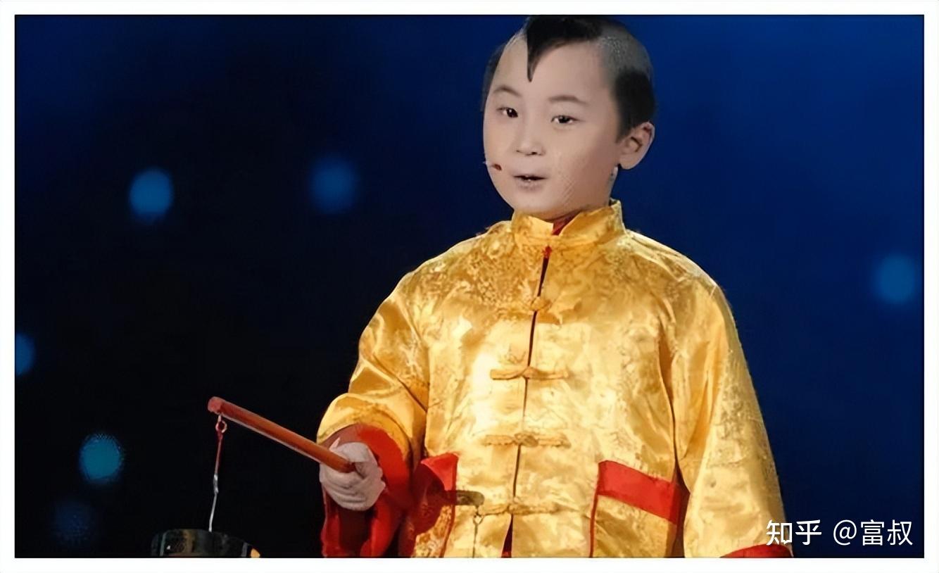 "年画娃娃"邓鸣贺:6岁上春晚8岁离世,患病时还在继续演出,他的悲剧谁