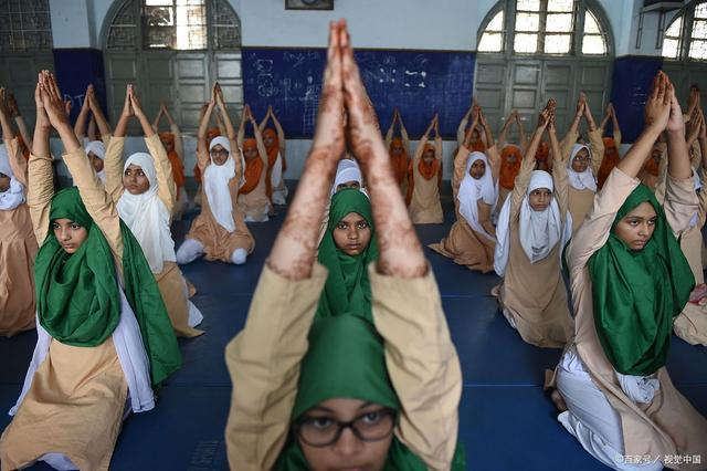 范畴,譬如艾扬格,阿斯汤伽串联瑜伽,流瑜伽,力量瑜伽,阿奴萨拉瑜伽等