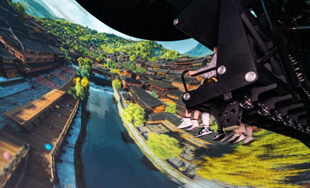 飞览天下·飞越贵州馆xijiangqianhumiaozhai将飞行与观影相结合,犹如