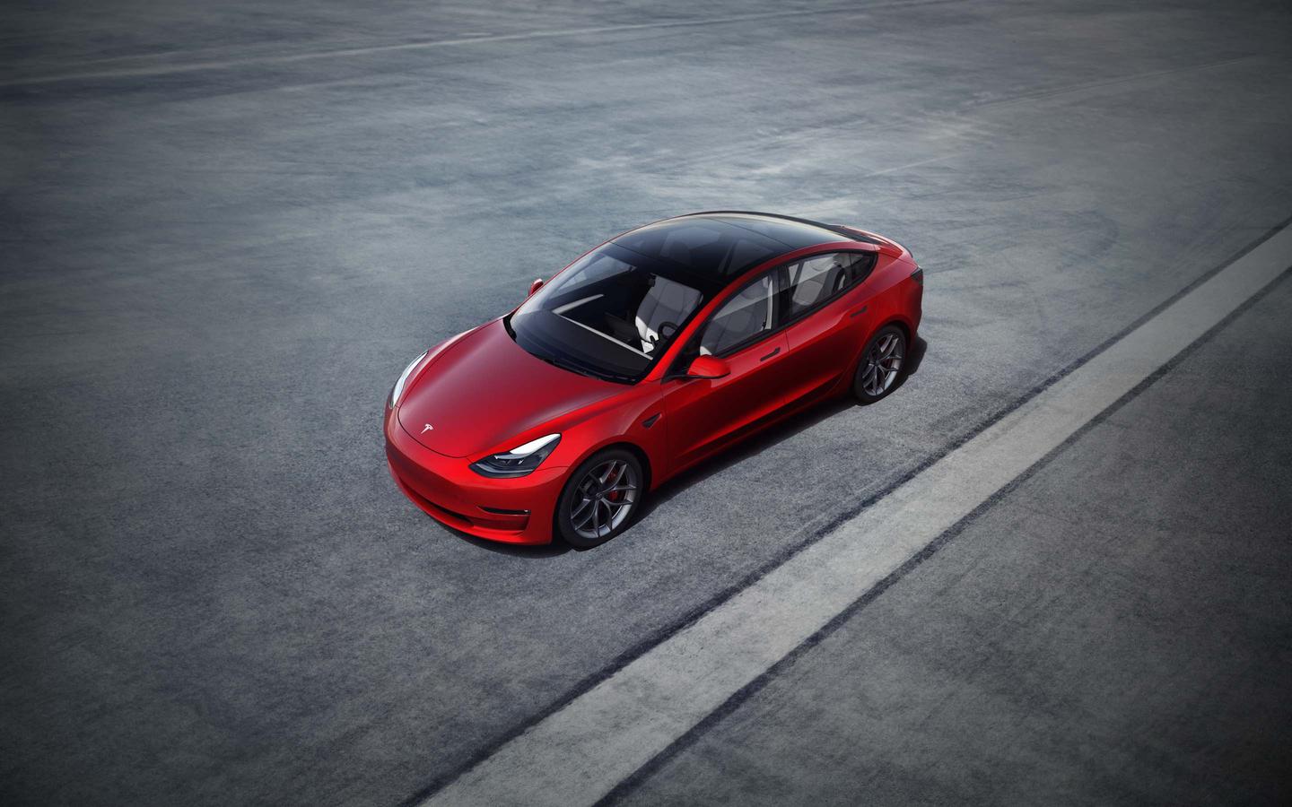 特斯拉新款model3上市外形黑化高性能版价格更便宜