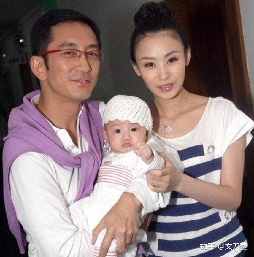 别看他在《妙手仁心》饰演的程至美,可以对昏迷两年的女友不离不弃.