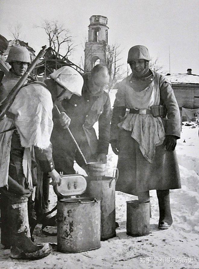 二战老照片 1942年的苏德战场 到处是士兵尸体