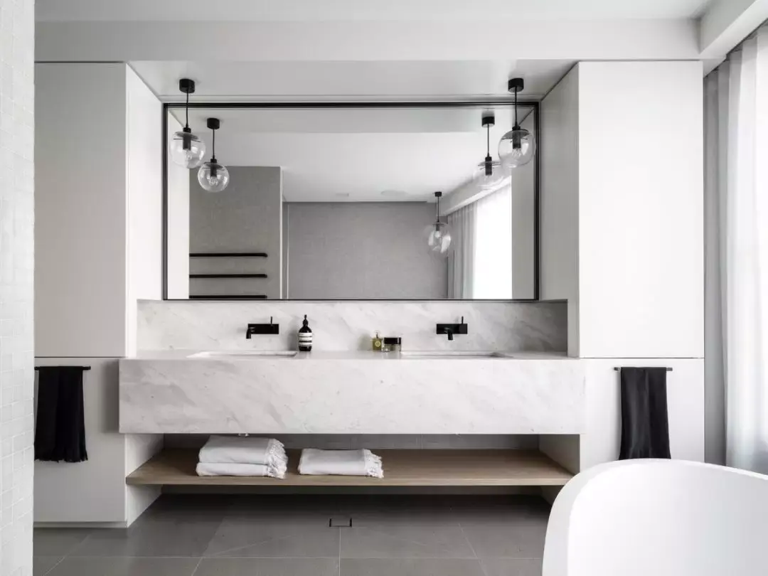 现代卫生间 马桶 浴室柜 洗脸盆 镜子 玻璃隔断 浴缸-室内设计-拓者设计吧