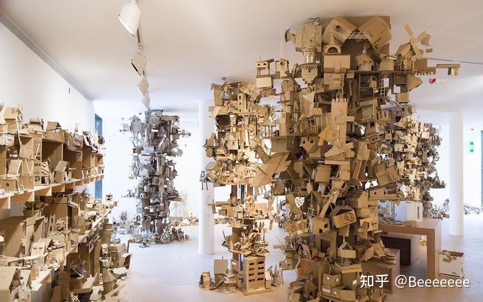 央美毕业展作品《超级蜂巢》被网友吐槽"一堆废纸壳"