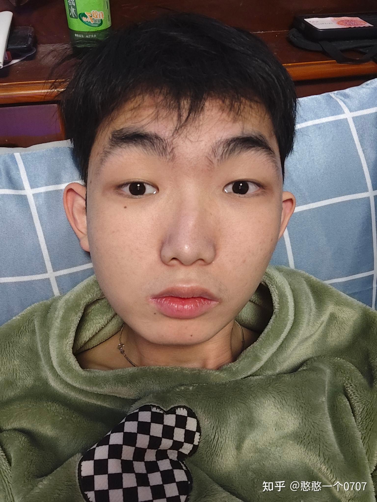 有没有长得丑的男生照片分享一下.我想知道什么样算丑 ?