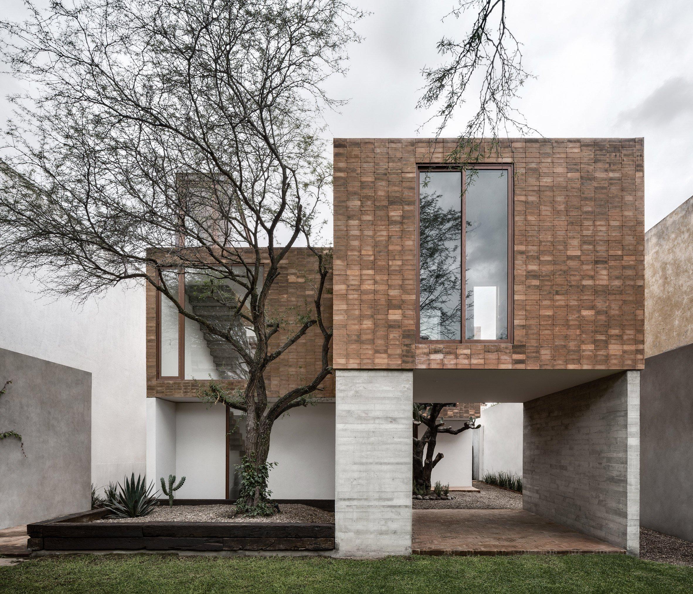 高中毕业的他造了座让世人赞叹不已的清水混凝土建筑