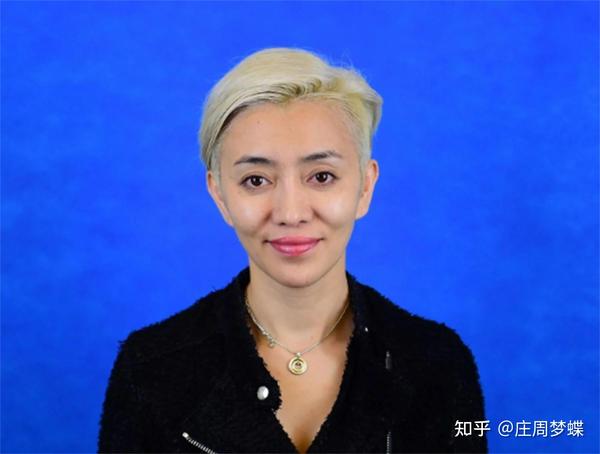 张丽模仿梅艳芳，年入千万，她说：我就是她本人，懂吗？ - 知乎