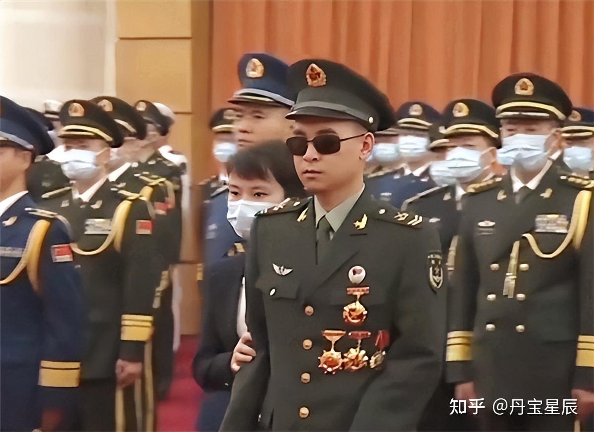 纪实:90后排雷英雄杜富国,获一等功和八一勋章,如今现状如何? - 知乎