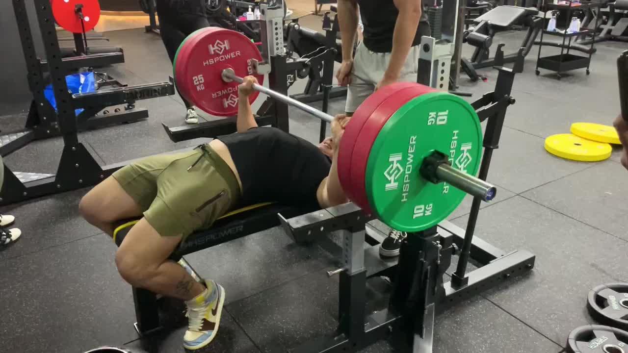 卧推时,是重量为上,还是动作标准重要? - 知乎