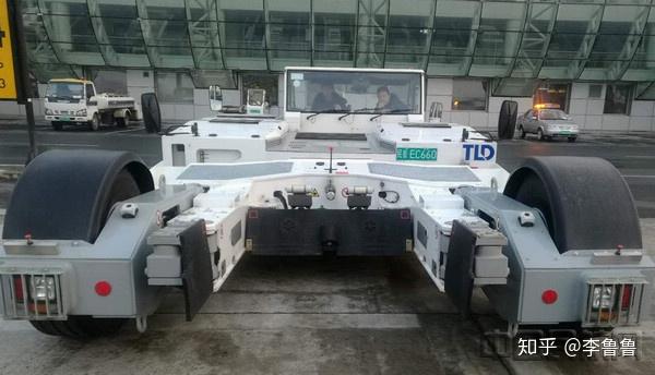 无拖杆抱轮式牵引车