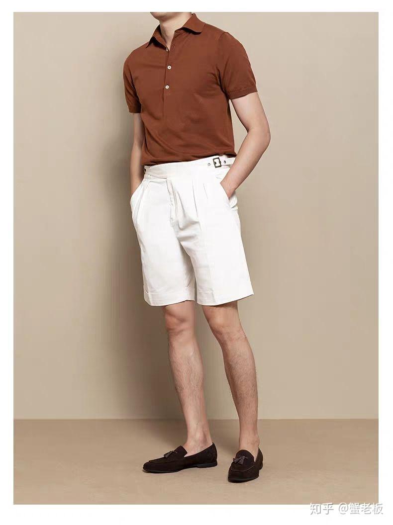 深灰polo衫配什么款式短裤