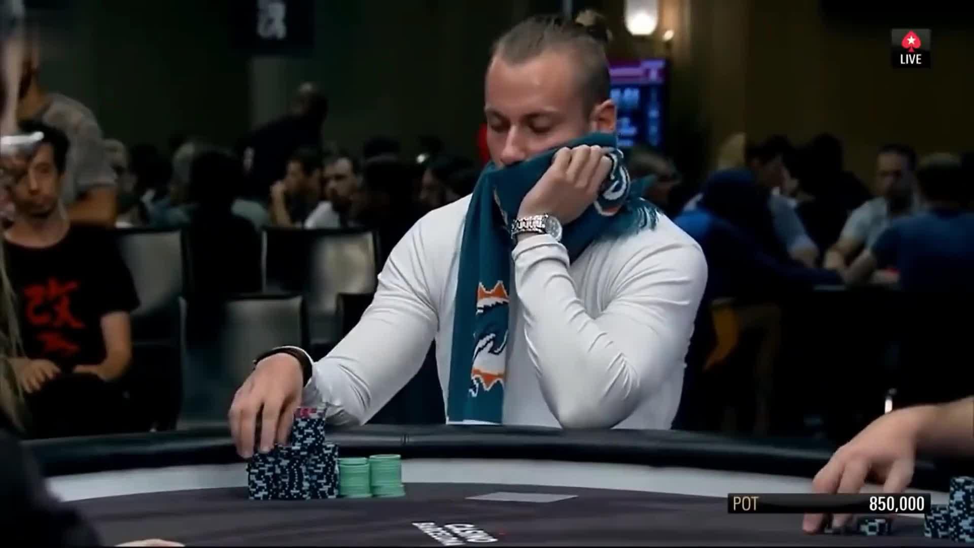 德州扑克手拿aa翻拍中了set转牌中了葫芦