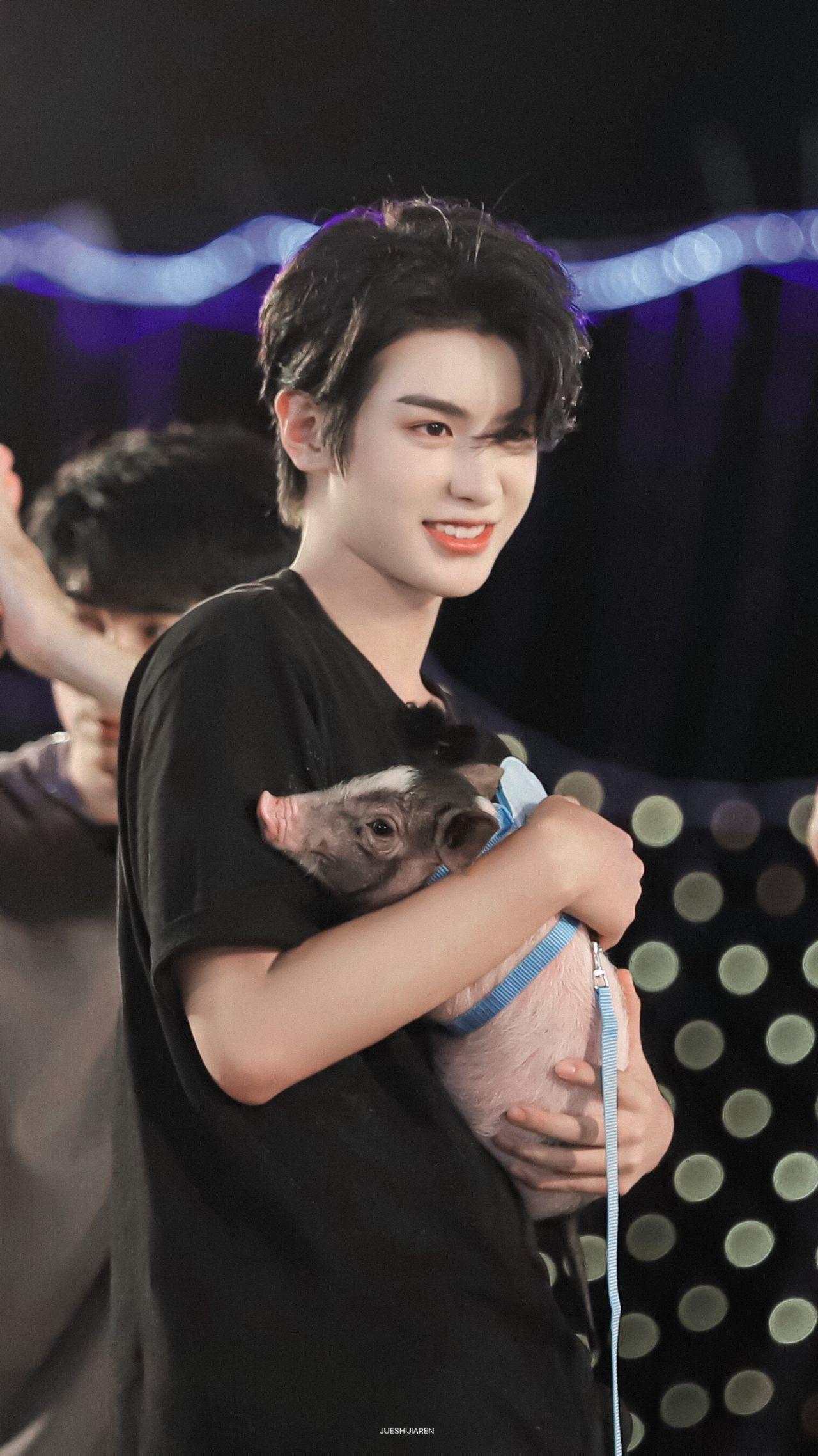 有哪些黄明昊的justin的好看的照片?