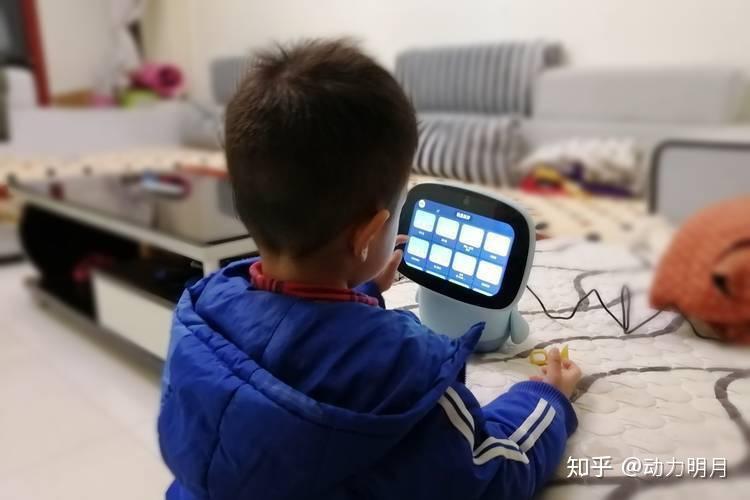 v2-9c8c7fda423233998e50b0919518cde4_b.jpg 聪聪AI陪伴教育机器人的全面评测
