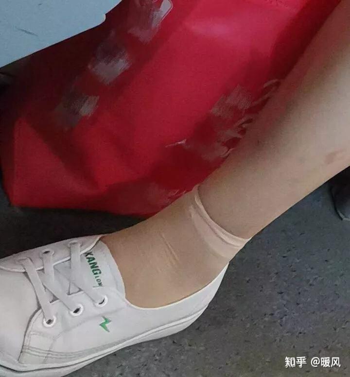 女生的脚真的都不臭吗?为何?是否有原因? - 知乎