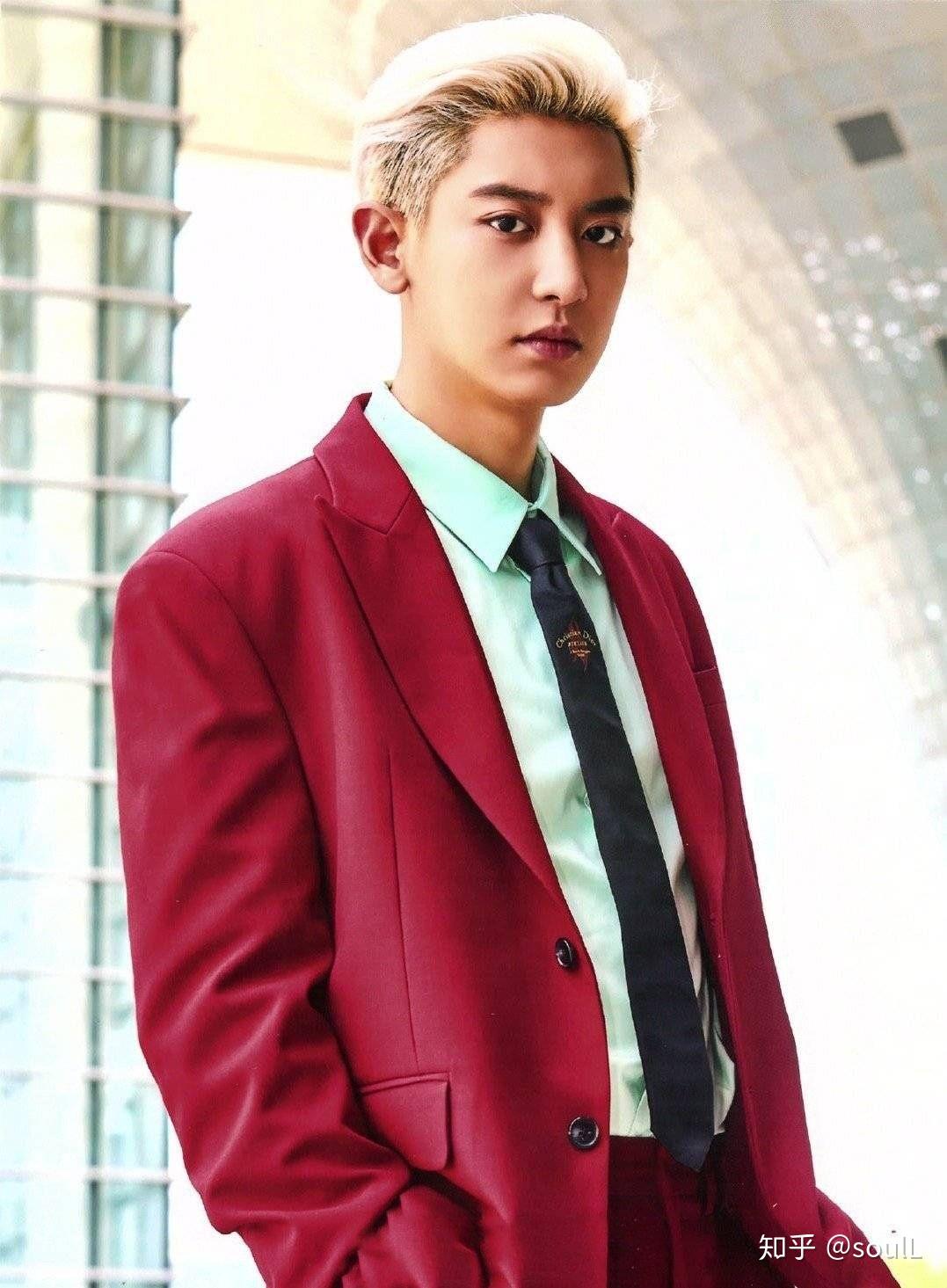有没有exo五巡的红西装图片? - 知乎