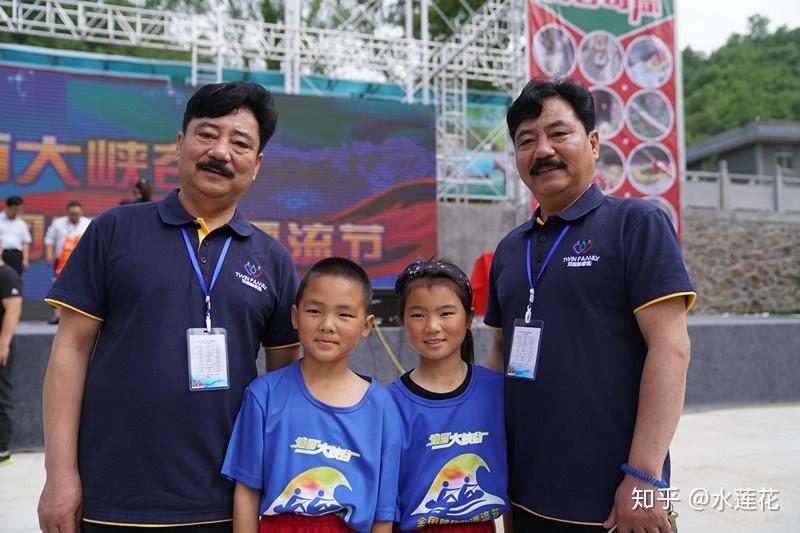 豫西大峡谷全国双胞胎漂流节 百对双胞胎游客眼花缭乱分不清