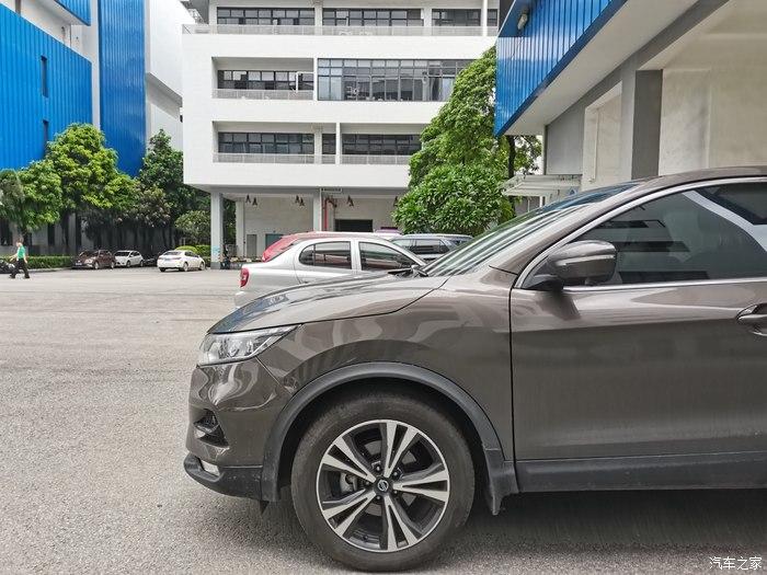 共挽鹿车开着逍客接老婆下班谈谈自己的用车感受