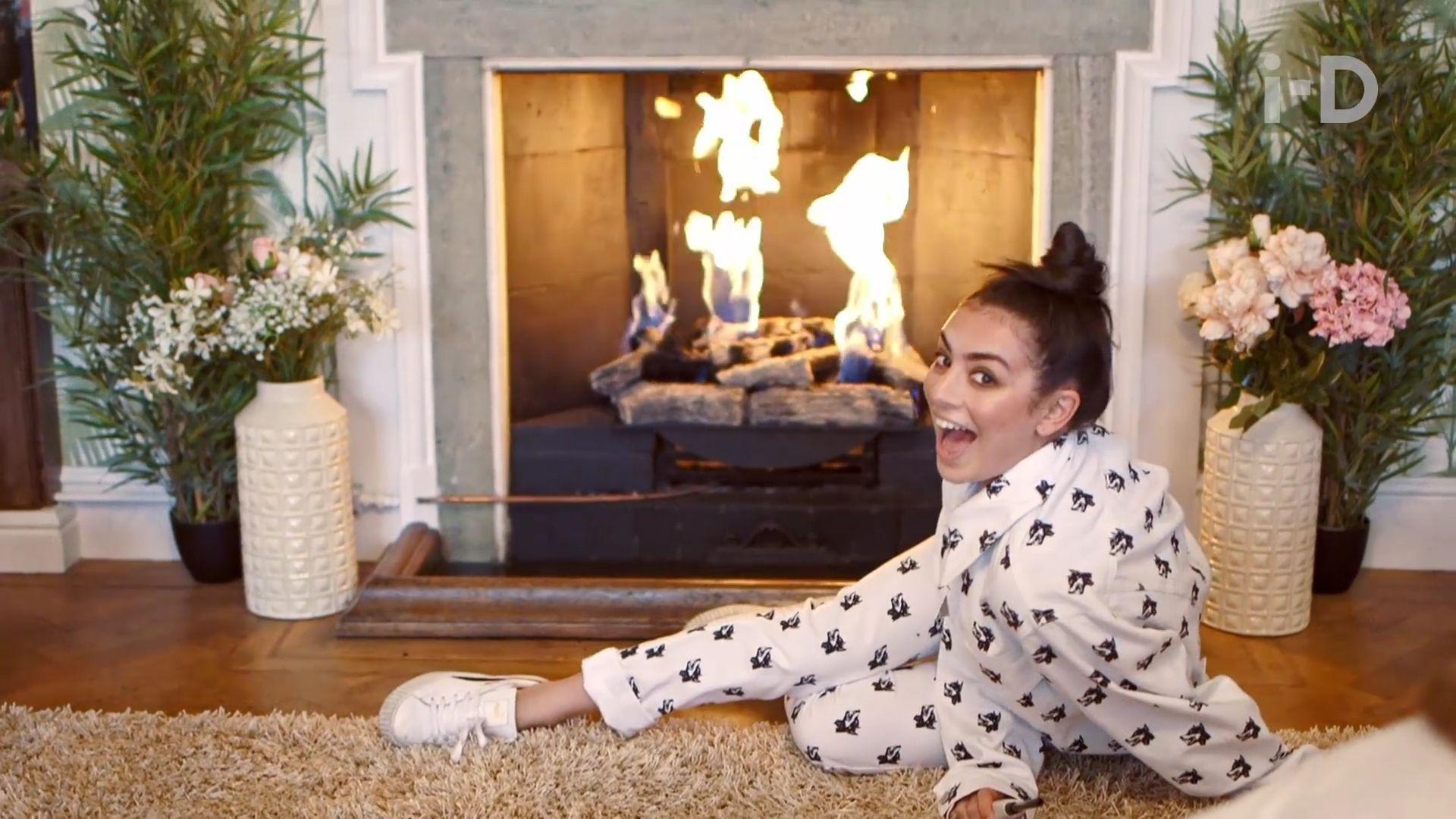 如何评价 charli xcx (洗茶妹)? - 知乎