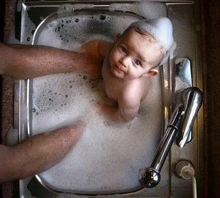 提醒 给宝宝洗澡 每个家长都该注意这几点 否则后果很严重 知乎