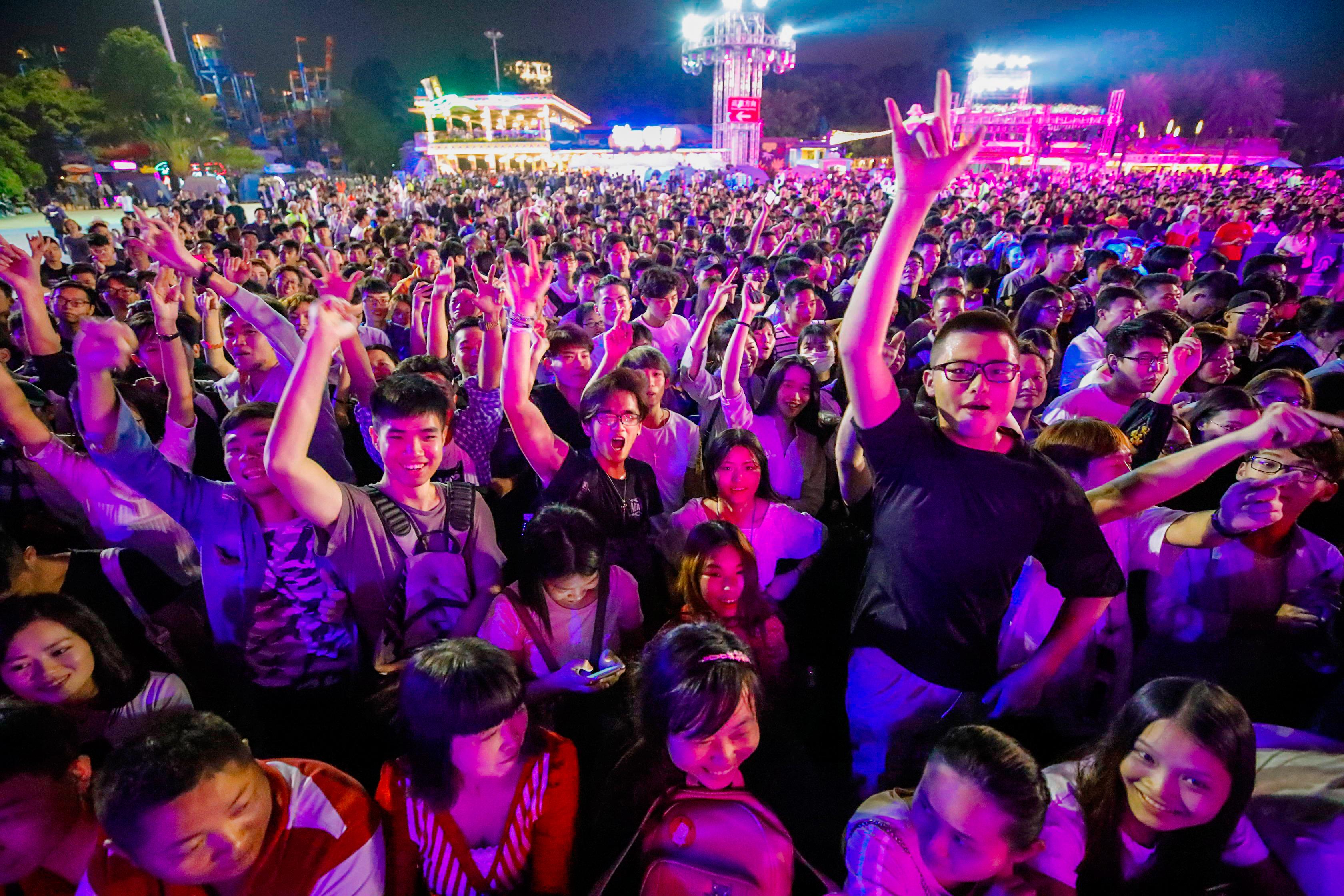 瓷妆携手破风电音节色彩风暴来袭