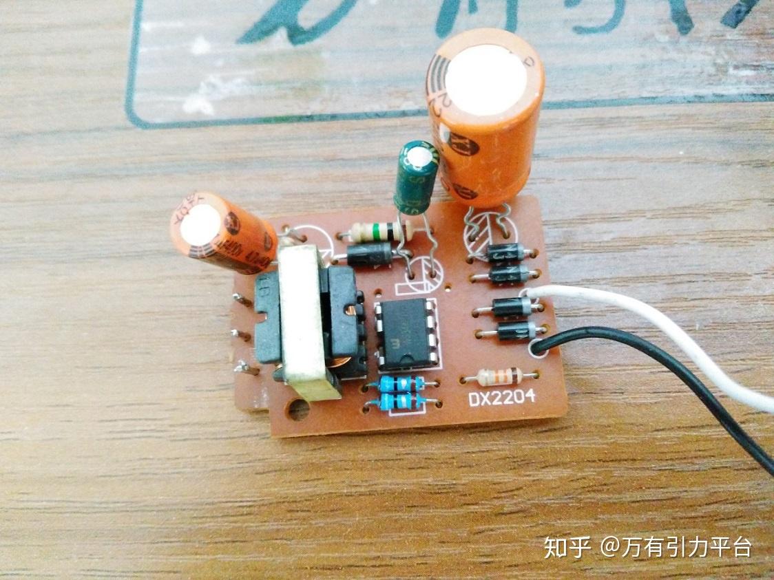 拆开内部才知道，日常使用的LED灯里面原来长这样 - 知乎