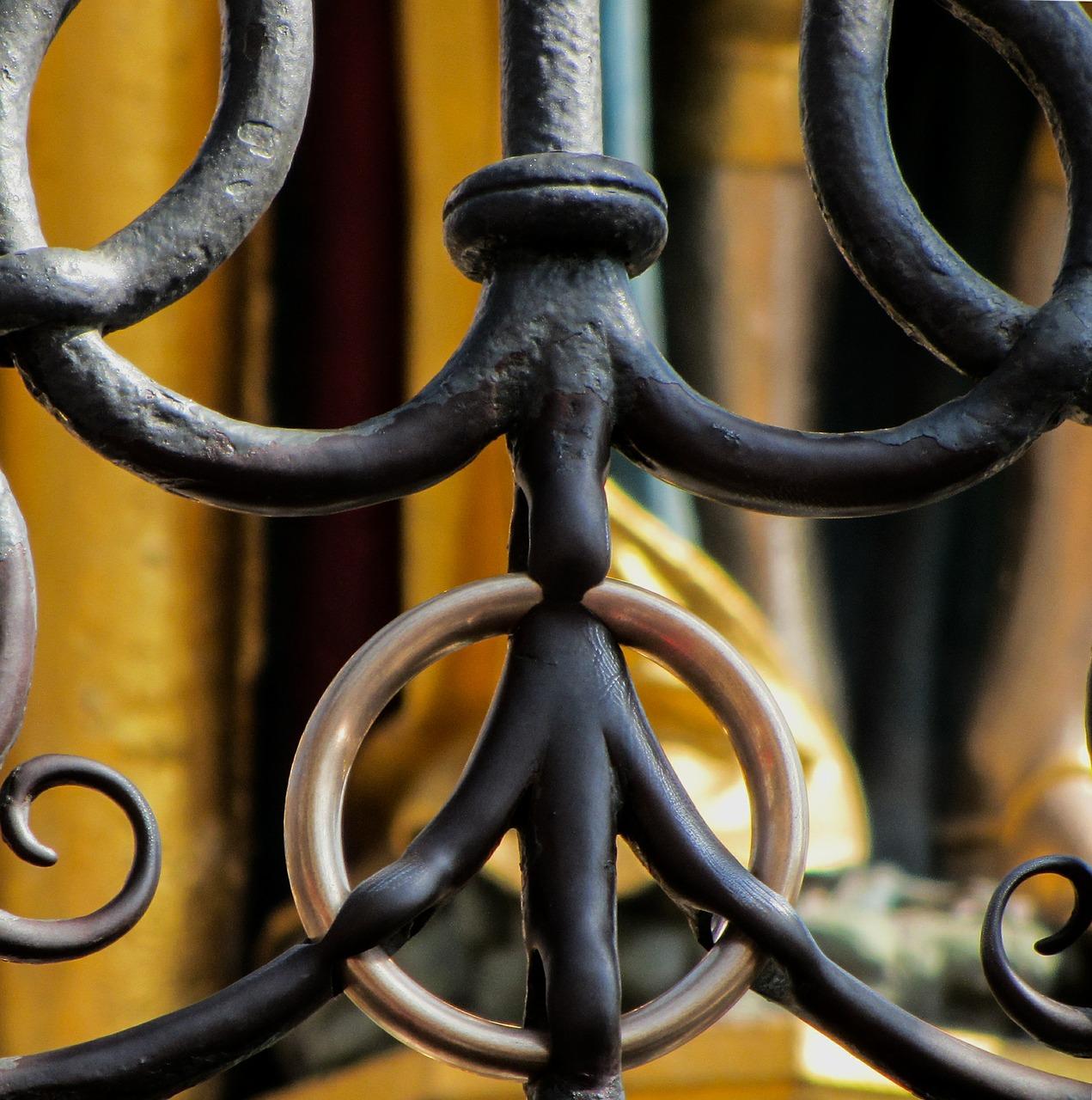 3. 现代金属质感