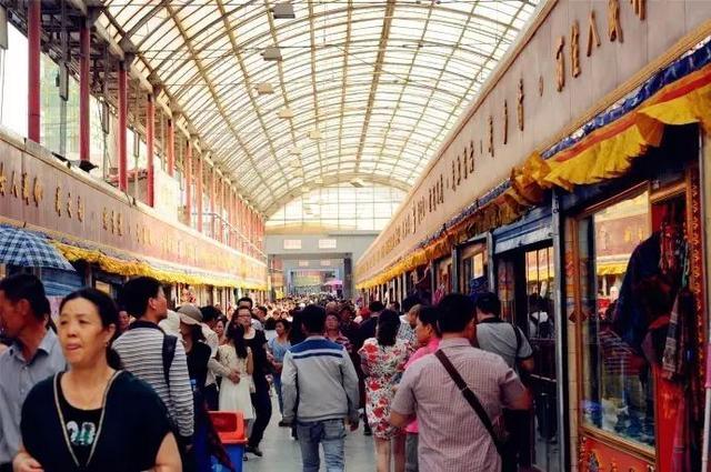 很多游客会来这里买干货,吃小吃,但马忠美食城真的略坑.