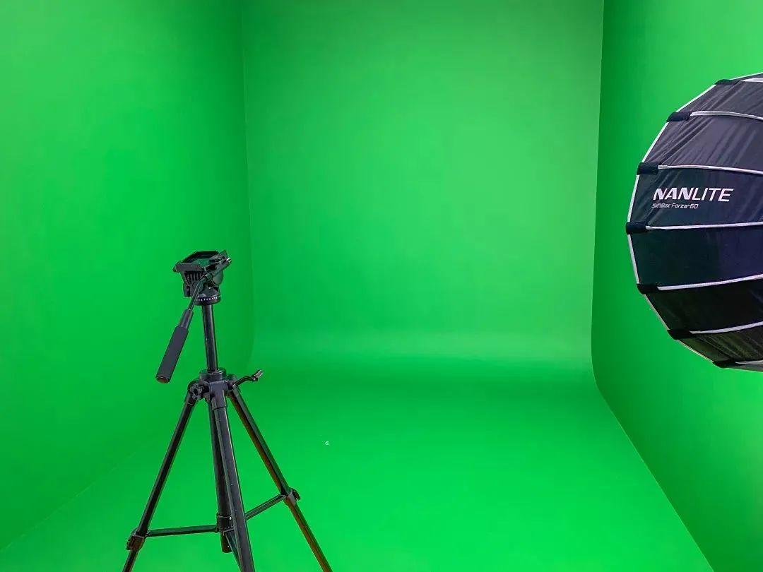 分为地铁,教室,医院,厨房,客厅,卧室,卫生间及绿幕拍摄地等多个区域