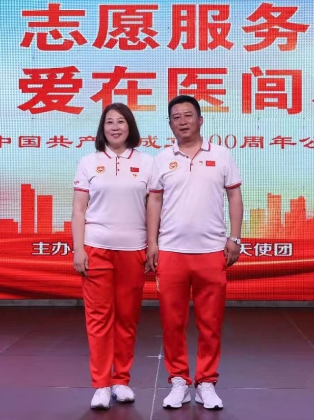 辽宁北镇伉俪亦是战友这对夫妻书疫路同行书写人间大爱