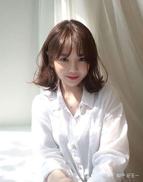 中短发烫发圆脸烫什么发型好