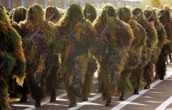 白短裙,大羽帽,超低胸,这民族特色军服我服!