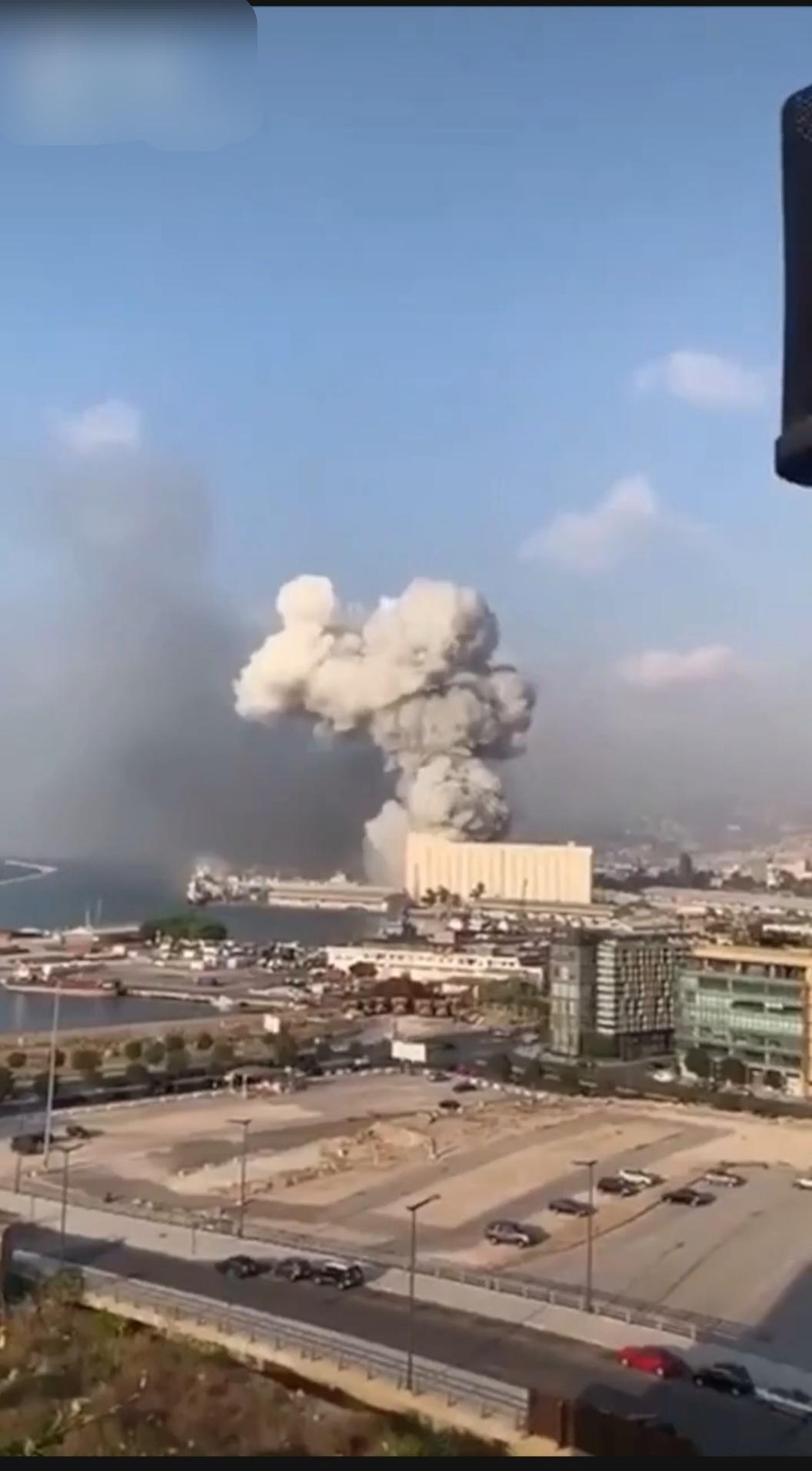 黎巴嫩首都发生巨大爆炸,或由存放的 2700 吨硝酸铵引起,目前情况如何