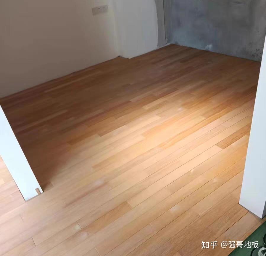 二手实木地板能买吗？老师傅说，70元一平米二手跟400元的差不多 - 知乎