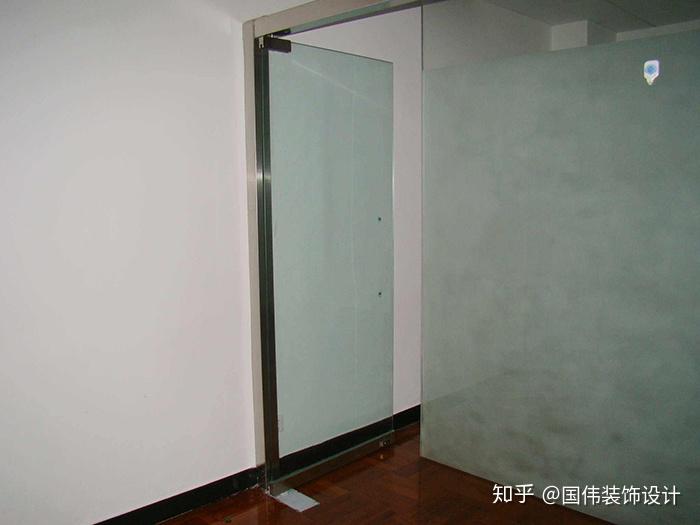 深圳办公室装修玻璃门种类