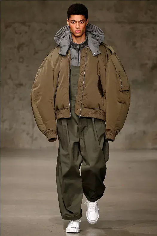 伦艺校友中国先锋设计师陈鹏北京冬奥服装设计师