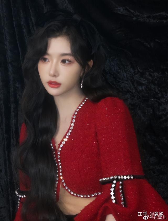 孔雪儿被换角风波升级!于正发文怒斥不实传闻,网友纷纷站队支持