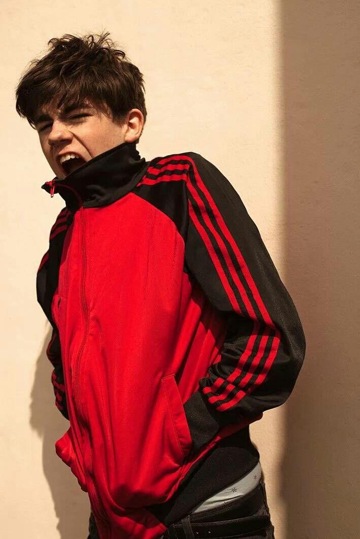 如何评价英国歌手declanmckenna
