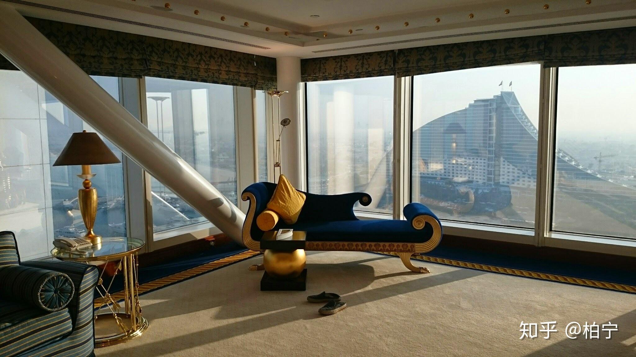 在迪拜的帆船酒店住一晚是什么体验