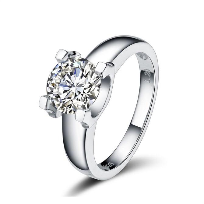 求婚钻戒推荐款式 v2-9d540dd5e0cb08f7b3dbbb3a4f15c4e8_r.jpg