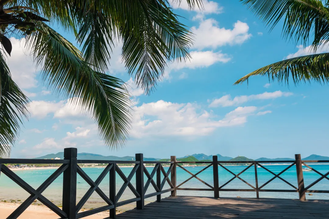 但当小编真正来到这里,从东线走到了西线,充斥着传统旅行的"陋习".