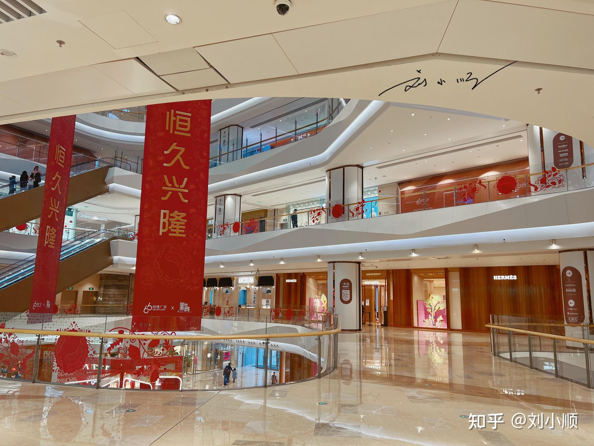 武汉这家新商场,“抢”走了唯一的爱马仕专卖店,人气似乎还不旺 - 知乎