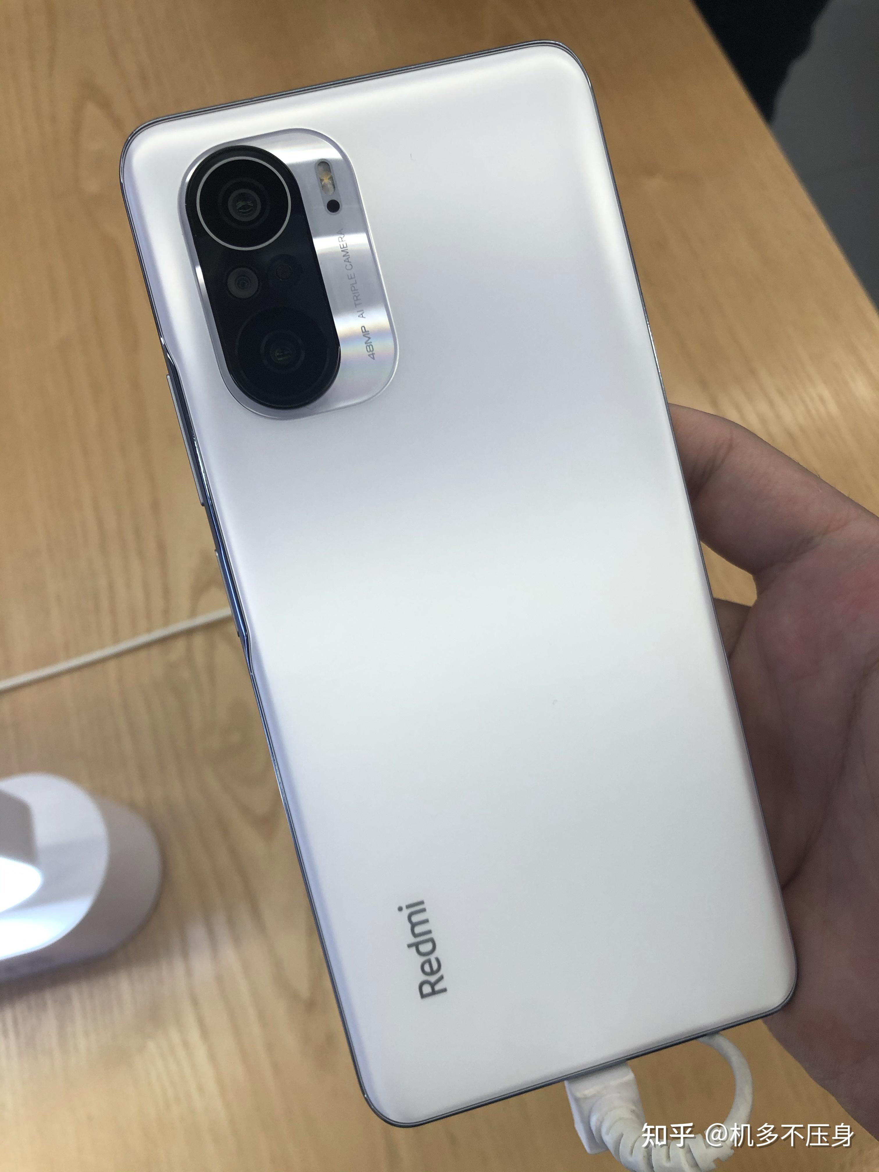 红米k4012256晴雪2499值得购买吗