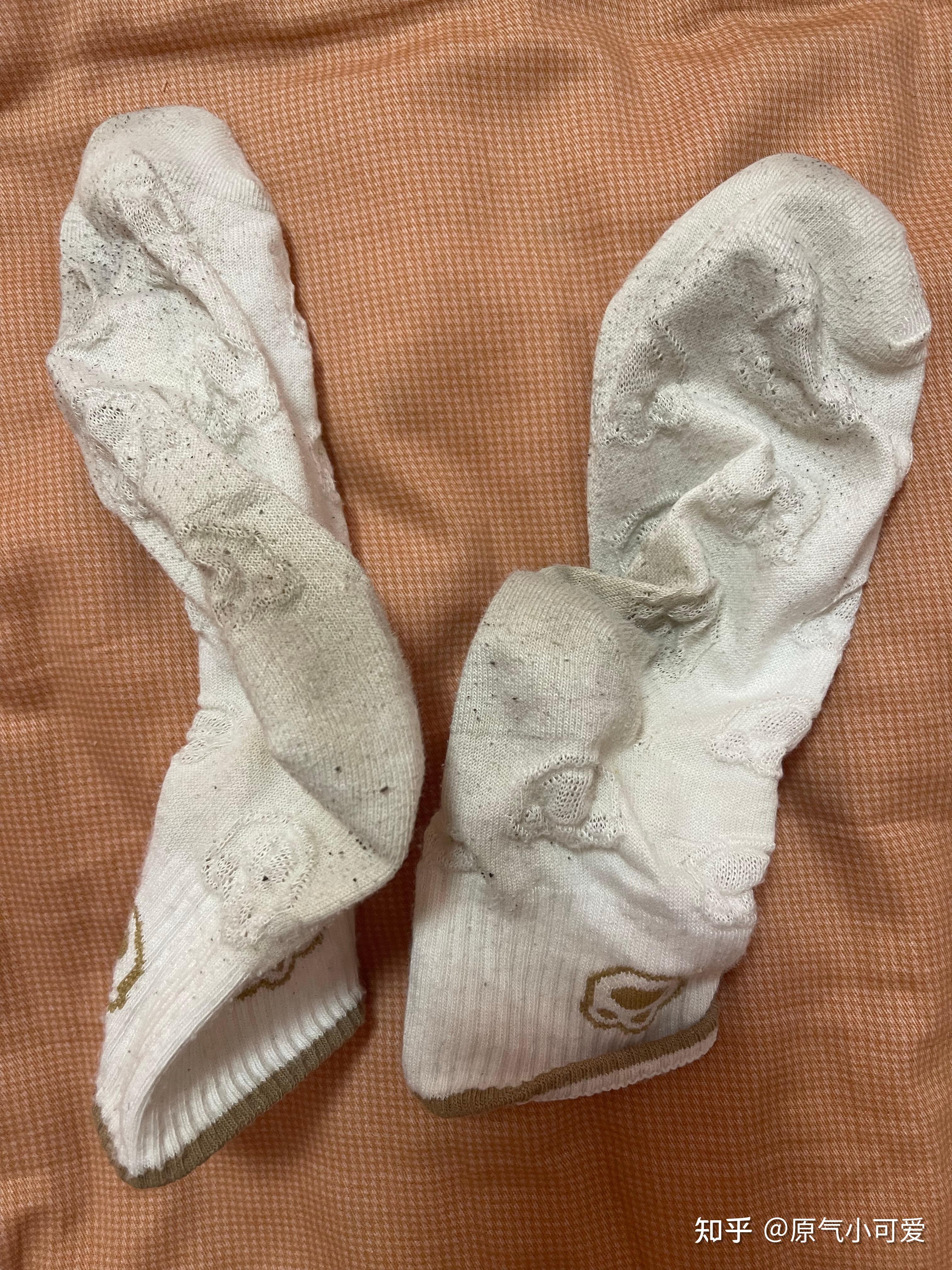 女生运动会后的脏袜子图片