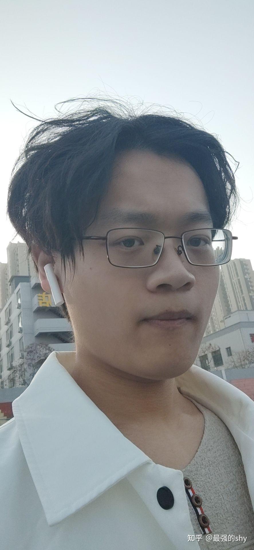 戴眼镜的大学生可以帅到什么程度