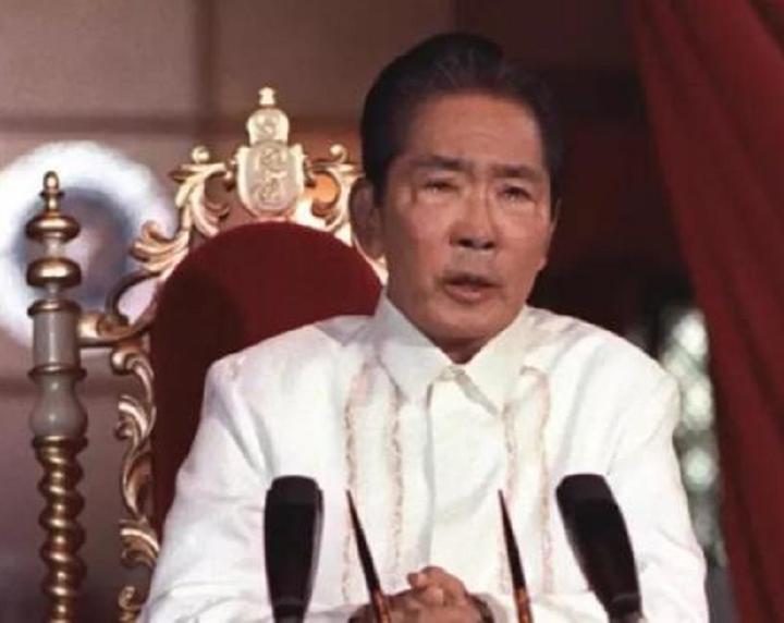 菲律宾第一位华人总统,祸害国家21年后被赶下台,贪污30亿美元