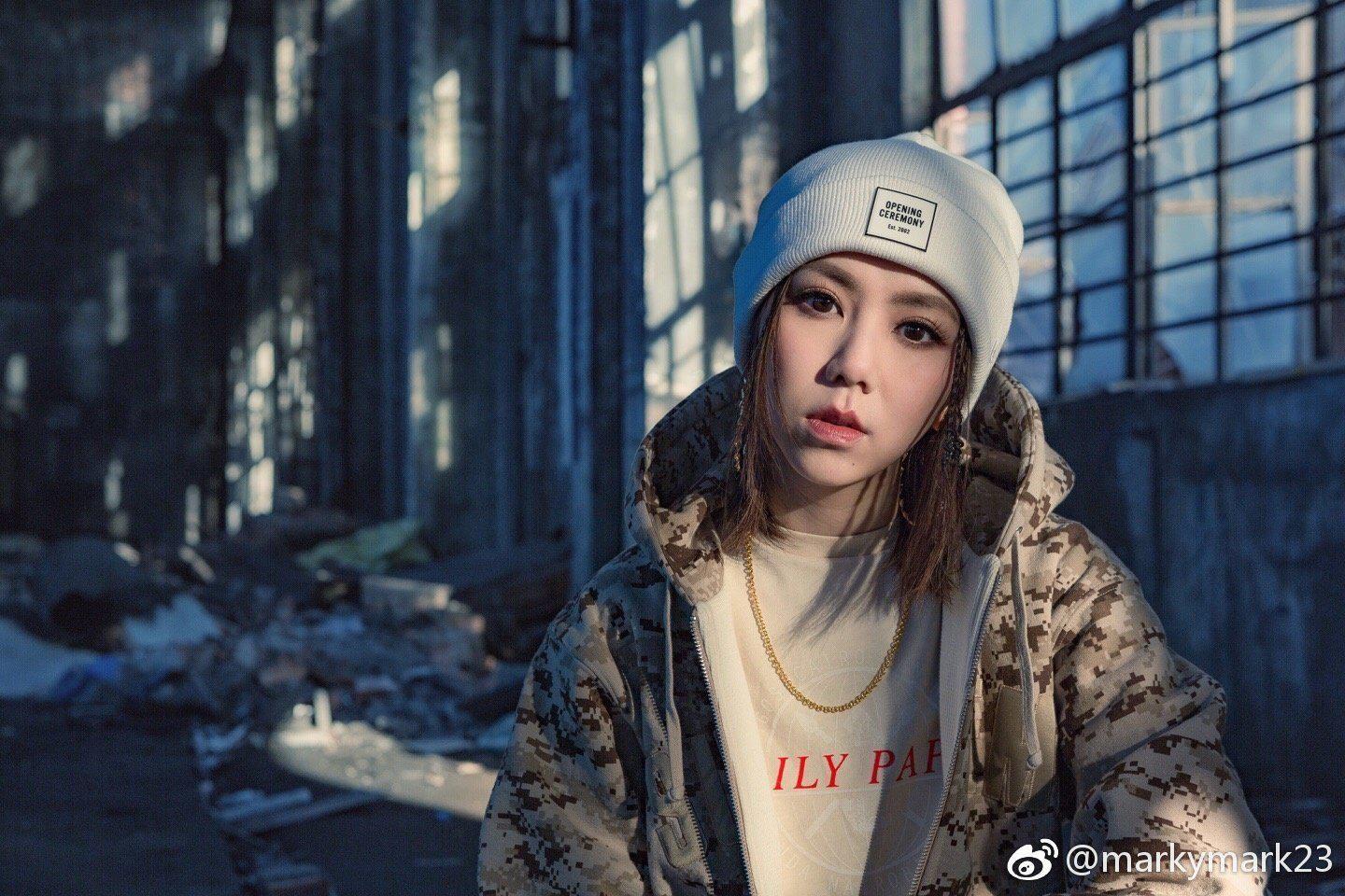 有适合全面屏的邓紫棋壁纸吗