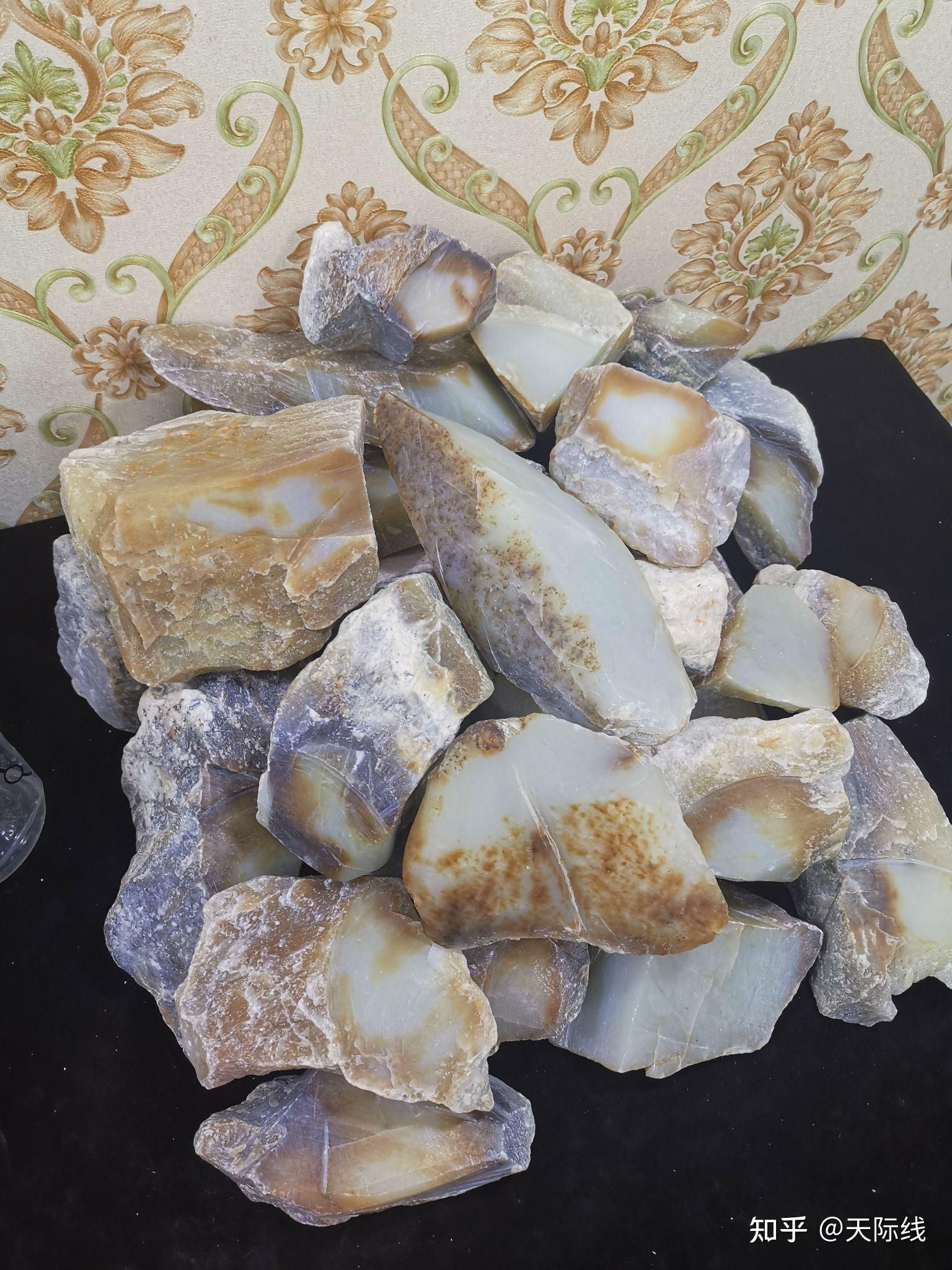 现在买和田玉山料是不是很难买到新疆料白镯? - 知乎